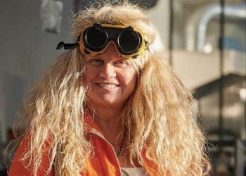 L'artiste Nathalie Decoster, dans son atelier de sculpture