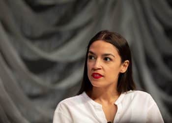 « Génération Ocasio-Cortez » dresse le portrait des nouveaux activistes américains