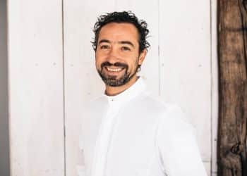 Pierre Augé de retour à la télévision avec “Chefs à domicile” : “Cette émission est sincère”