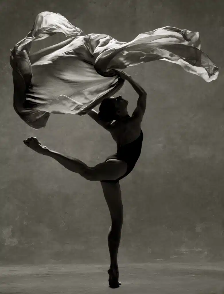 Avec le livre Kaos, publié par Taschen, Albert Watson ne propose un regard posé sur tous les arts, Martha Graham dancer, Photo Watson, DR