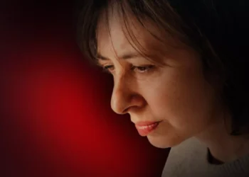 La comédienne Valérie Bonneton est magistrale dans la série Laura Stern sur France Télévisions, Photo DR