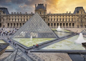 La pyramide du Louvre Paris, Photo DR Pixabay