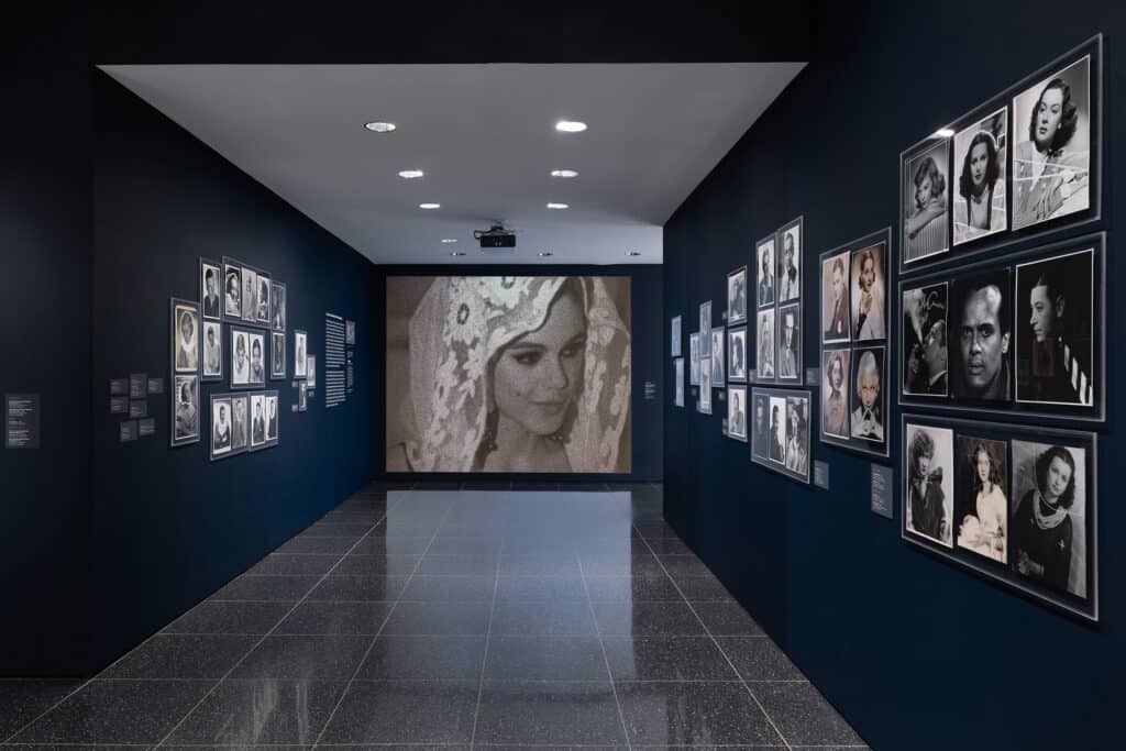 Vue de l’exposition Face Value: Celebrity Press Photography au MoMA (The Museum of
Modern Art), New York. Photo: Jonathan Dorado Courtesy of MoMA.