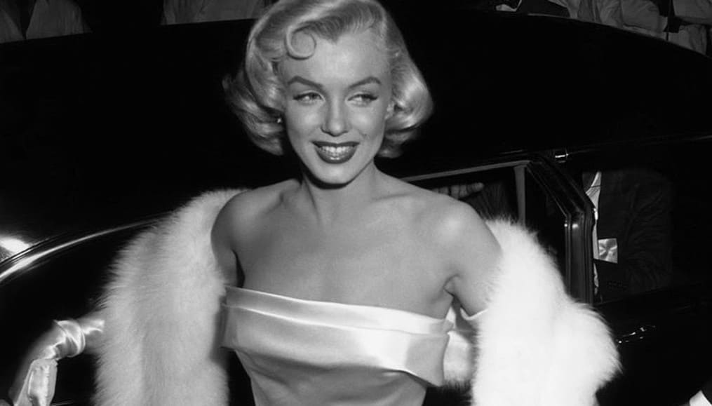 Marylin Monroe à son arrivée au Ciro's pour une soirée en l'honneur de Louella Parson (1954), © FRENCH CONNECTION FILMS