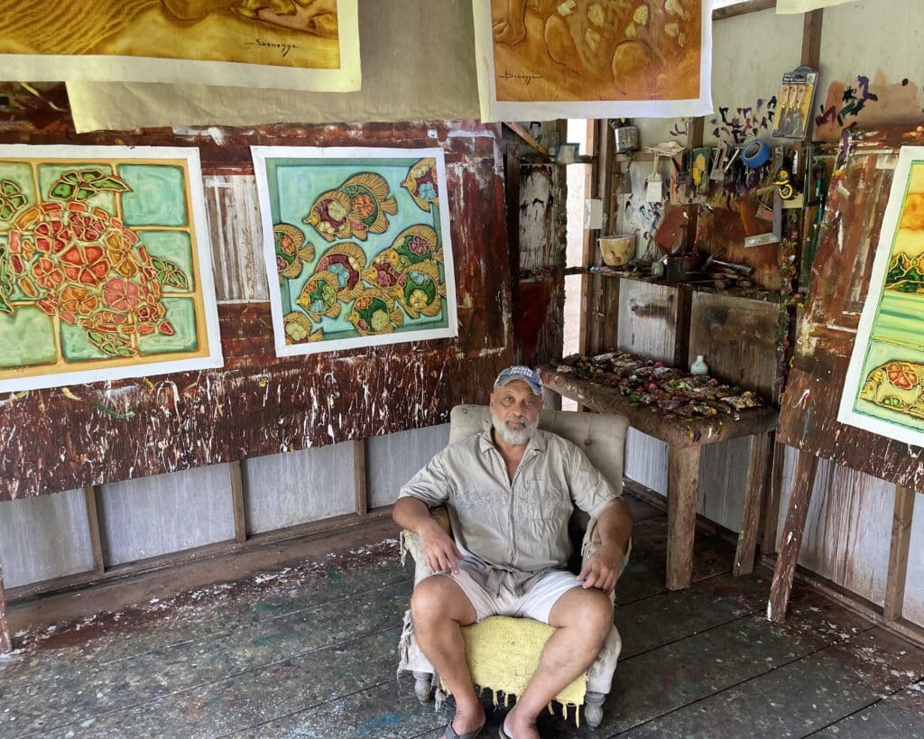 Maison Devienne est née à Tahiti du regard du peintre Louis Devienne.
Chaque carré est issu d’une œuvre originale transposée sur soie, Photos DR